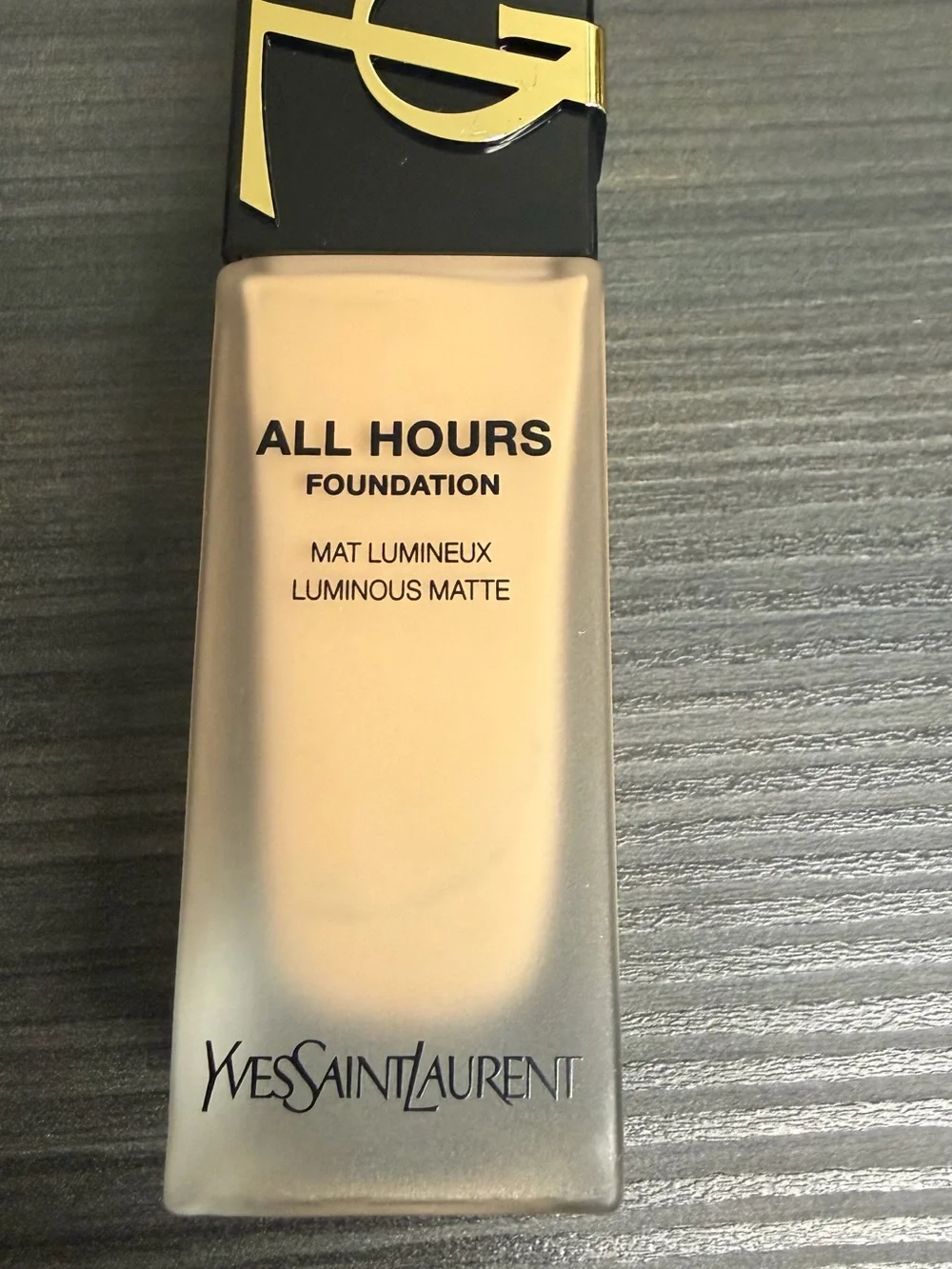 Yves Saint Laurent All Hours Foundation - Gold & Light Beige